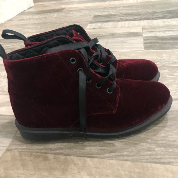 Doc Martens Combat Ankle Boots Red Velvet Brocade Lace Up Lana Women 6M 7L - Picture 2 of 8